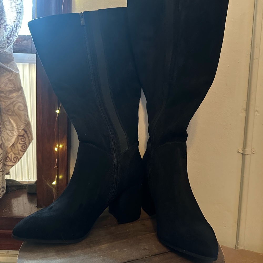 Elegant Black Wide Calf, Knee-High Women's Boots